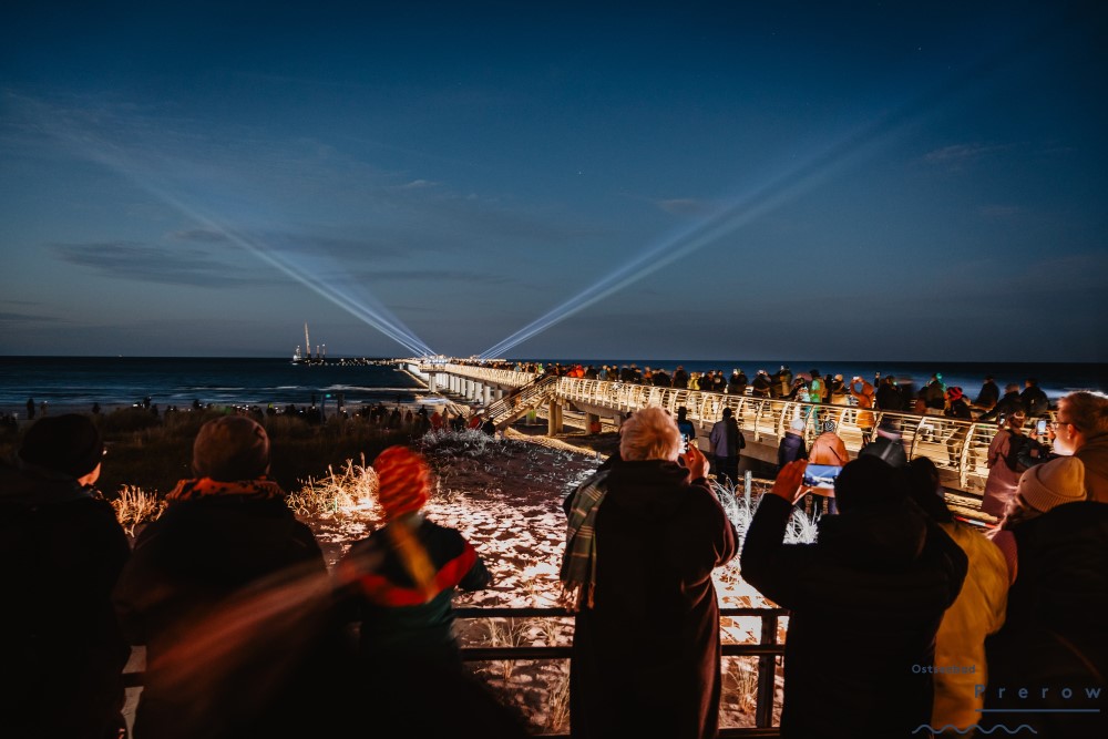 Illumination der Seebrücke  Foto: © Kur- und Tourismusbetrieb Ostseebad Prerow