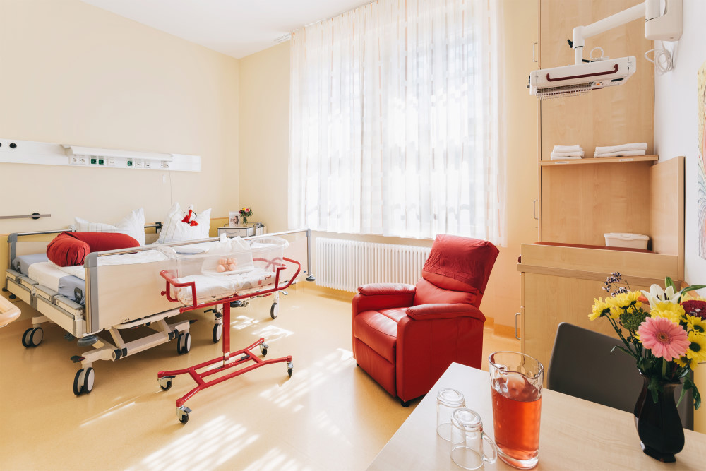 Familienzimmer in der Babyfreundlichen Geburtsklinik   Foto:  Krankenhaus St. Joseph-Stift Dresden GmbH