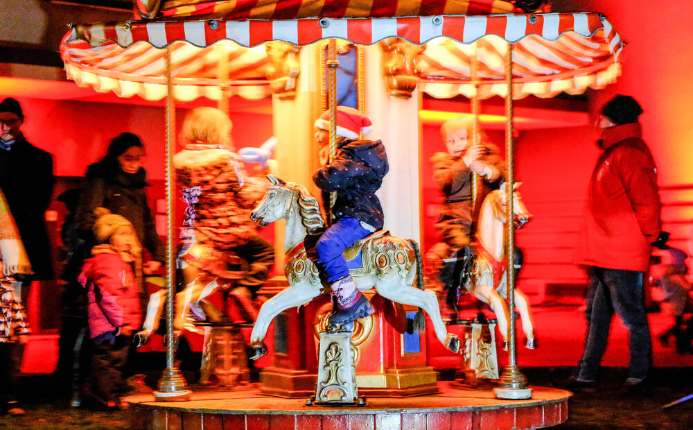 Mit Karussell, Ballonkünstler und Weihnachtsmann: Die 7. Kinderweihnacht Dresden. Foto:Arvid Müller