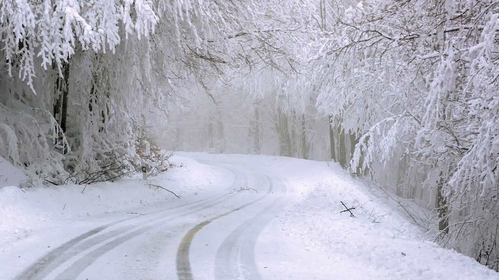 Umsichtig und vorausschauend fahren bei verschneiten oder vereisten Straßen.  Symbolfoto (Pixabay)