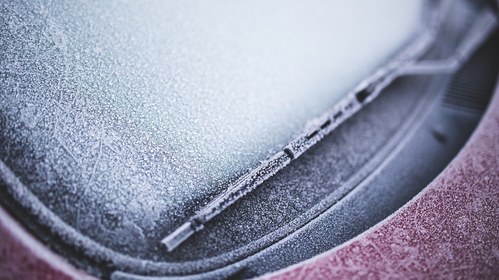 Sehen und gesehen werden, vor Fahrtantritt immer ausreichend die Scheiben von Schnee und Eis befreien. Symbolfoto (Pixabay) 
