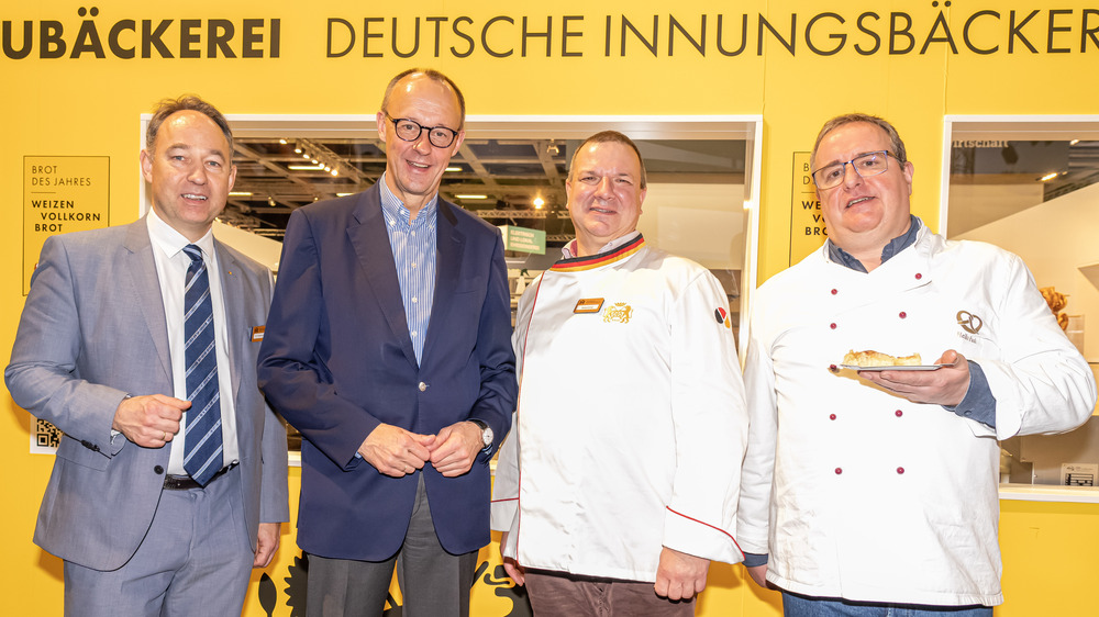 Die Grüne Woche ist für den Zentralverband ein wichtiger Treffpunkt, um mit der Politik ins Gespräch zu kommen. Im Januar diesen Jahres war, neben vielen anderen POlitikerinnen und Politikern, auch der CDU-Kanzlerkandidat Friedrich Merz zu Besuch am Messestand. Foto: Zentralverband