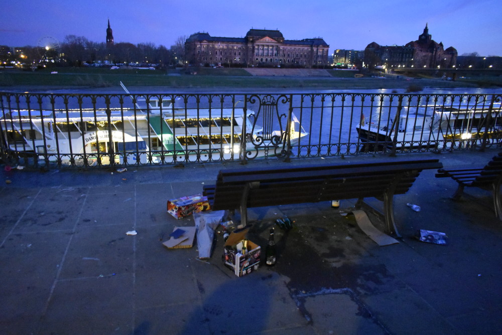 Auf der Brühlschen Terrasse am Neujahrsmorgen 2025   Foto: © Mike Schiller/MeiDresden.de