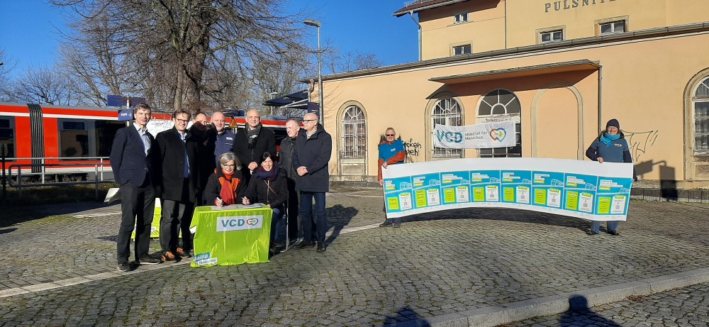VCD Unterschrift Aktion in Pulsnitz     Foto: VCD