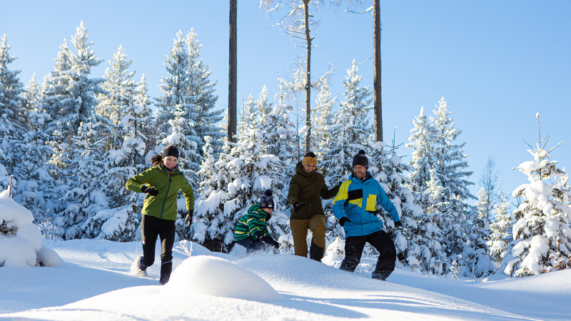 Winterspass Schnee Familie Foto TVE-Studio2media