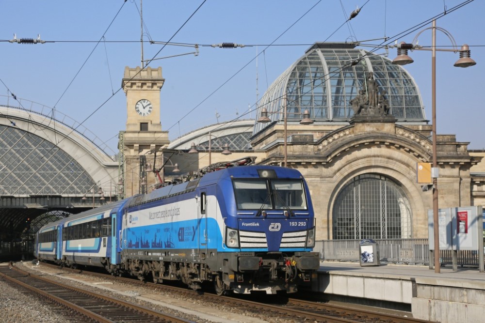 Hungaria im HBF Dresden   Foto: © České dráhy
