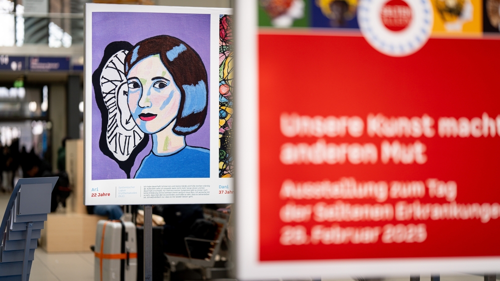 Eindrücke von Selten Allein - Ausstellung im Hauptbahnhof Dresden. Foto: UKD/Kirsten Lassig