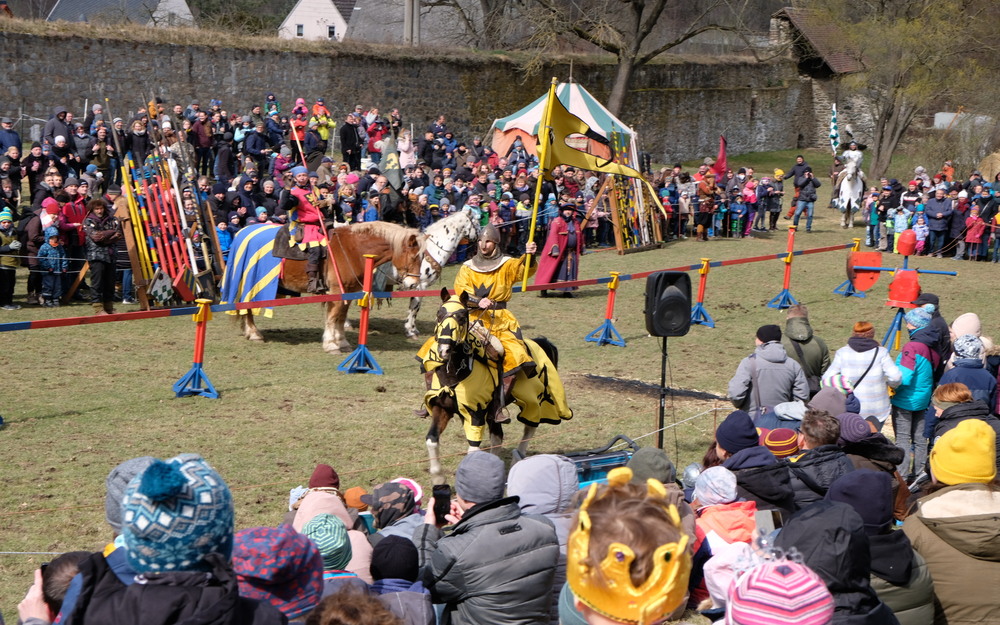 Zwei Mal am Tag richten die Helden in Blech in Altzella einen Wettstreit auf dem Turnierplatz des Mittelalterspektakels aus. Foto © Juliane Schikade