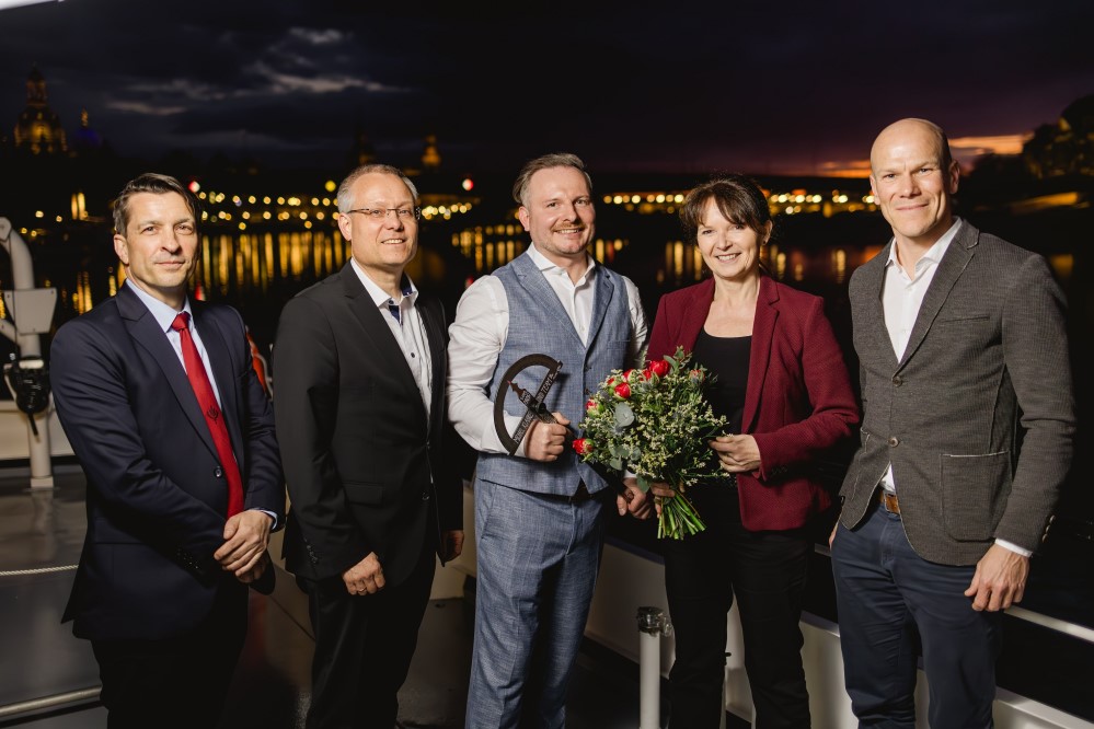 vl Tobias Wolf (Presseclub-Co-Vorsitzender), Bürgermeister Jan Pratzka, Preisträger Michael Klahre, Sabine Mutschke (Stellv. Vorsitzende Presselcub) und Dr. Michael Katzsch, Amtsleiter Band- und Katastrophenschutzamt. Foto Anke Wolten Thom