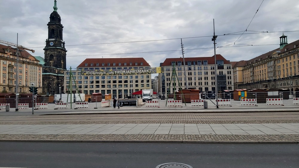 Frühjahrsmarkt startet auf dem Altmarkt. Foto: MeiDresden.de