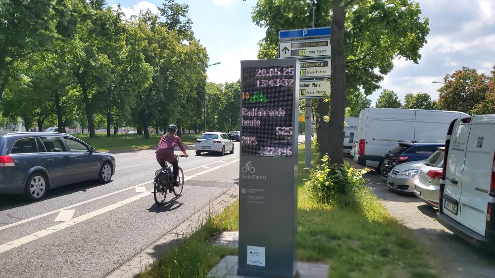 Fahrradbarometer Richtung Georgplatz  © MeiDresden.de
