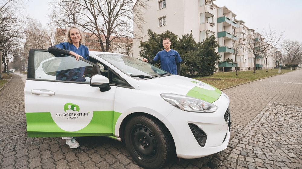 Das Brückenteam versorgt Patientinnen und Patienten in ihrer Häuslichkeit. Foto: Die Pixelschieber / Krankenhaus St. Joseph-Stift Dresden
