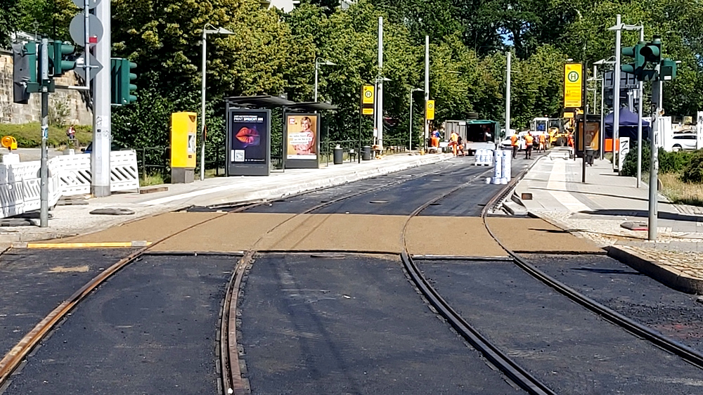 Linie 11 fährt ab 30.Juni wieder bis Bühlau, letzte Arbeiten finden an der Haltestelle Waldschlösschen statt. Foto: MeiDresden.de