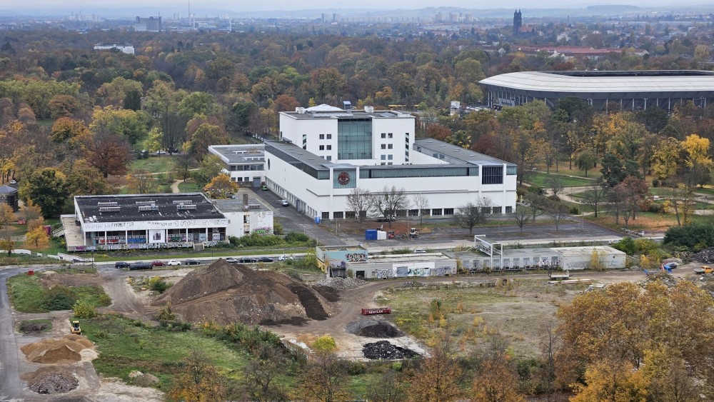 Robotron Kantine aus der Sicht vom  Rathausturm  Foto: LHDD/Diana Petters
