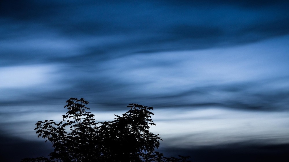Zeit der Leuchtenden Nachtwolken - Magische Silberschleier am Nordhimmel. Symbolfoto (Pixabay)