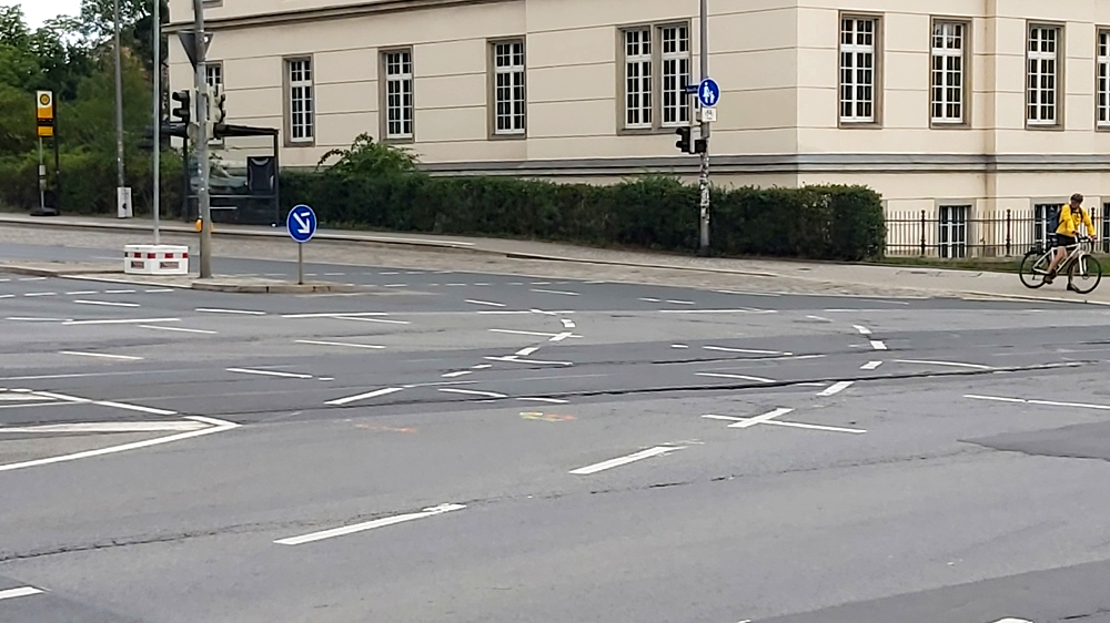 Wegen dringender Gleisreparaturen an der Kreuzung Stauffenbergallee /Königsbrücker Straße Vollsperrung und Umleitungen am Wochenende. Foto: MeiDresden.de