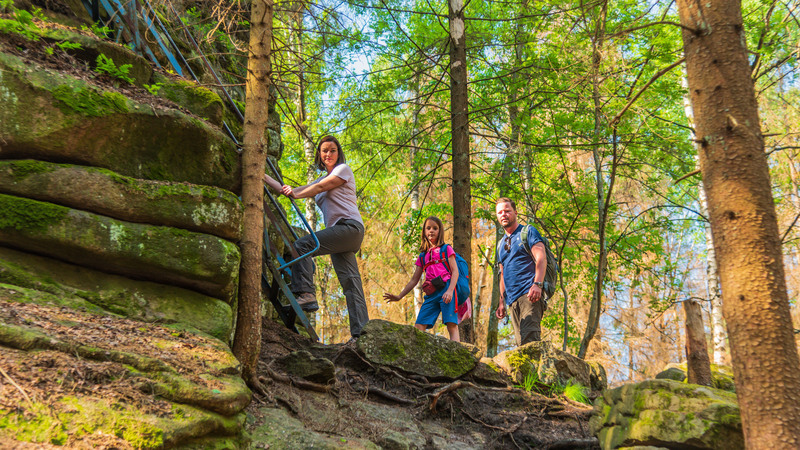 Von Elend aus ist der Wanderweg zu den "Schnarcherklippen" nicht weit. Foto: DJD/Rübeländer Tropfsteinhöhlen/Jan Reichel