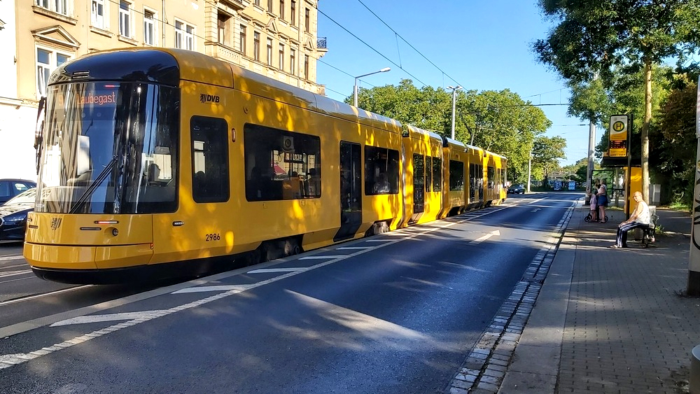 Neue Wege für die neuen Bahnen, seit August verkehrt die Linie 9 mit den neuen Stadtbahnwagen von Kaditz nach Laubegast. Foto: MeiDresden.de