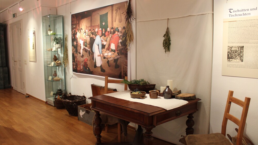 Ausstellungsansicht Karrasburg- Esskultur im Mittelalter.  Foto: ARink/Museum Coswig