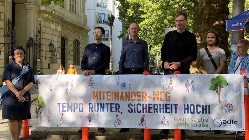 ADFC und Händlerverein „Hauptsache Hauptstraße“ werben für mehr Miteinander und für attraktive Alternativrouten. Foto © ADFC Dresden e.V.