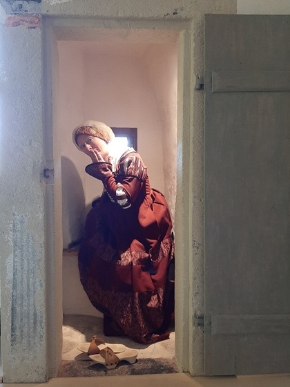 Das große Klugscheißen - Kommt mit ins stille Örtchen und verlasse es wieder mit einem Haufen Schei**e  Foto: Schloss Rochlitz /Antje Kranstöver
