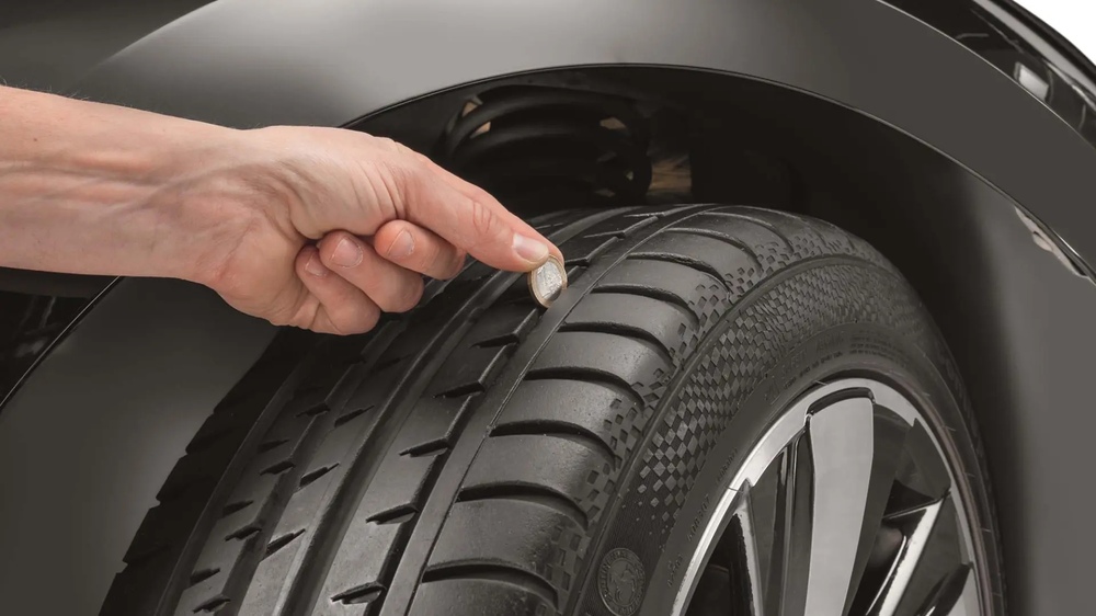 Beim Reifenwechsel ist Know-how gefragt. Foto: DEKRA