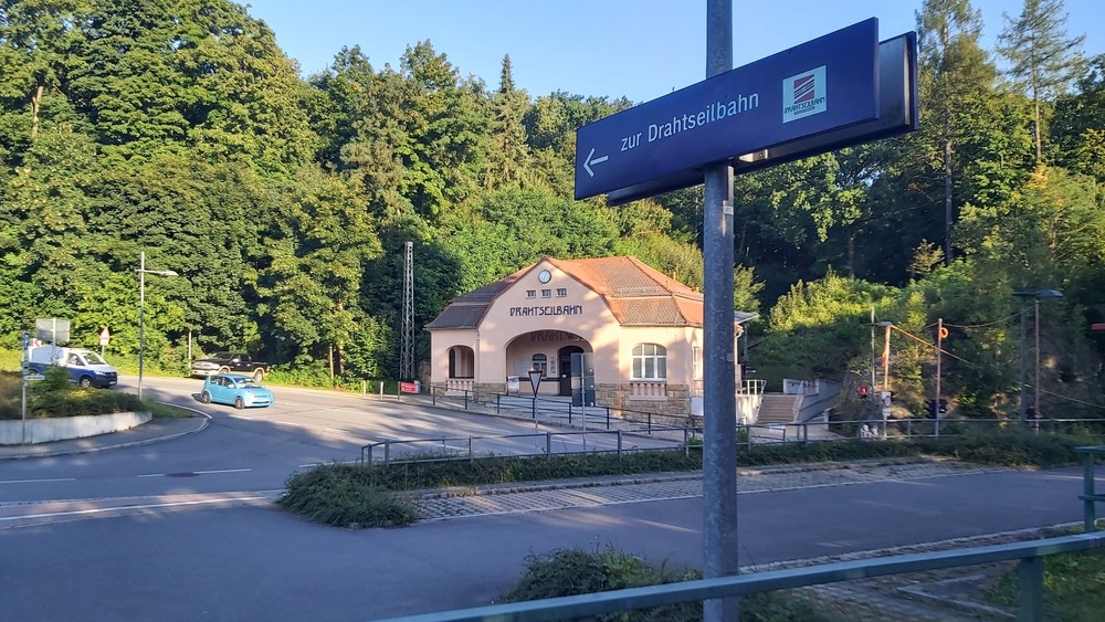 Mit der Ergebirgsbahn bis Erdmannsdorf, von hier kann man bequem mit der Drahtseilbahn nach Augustusburg fahren. Foto: MeiDresden.de