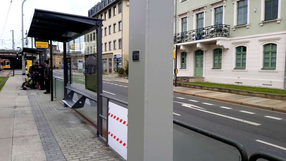Immer ein frischer Wind an Dreadens neuen Fahrgastunterständen. Foto: MeiDresden.de
