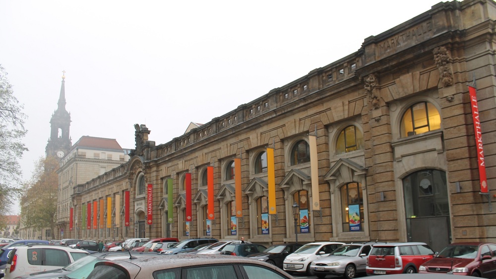 Kunst-, Antik- und Trödelmarkt in der Neustädter Markthalle . Foto: PR