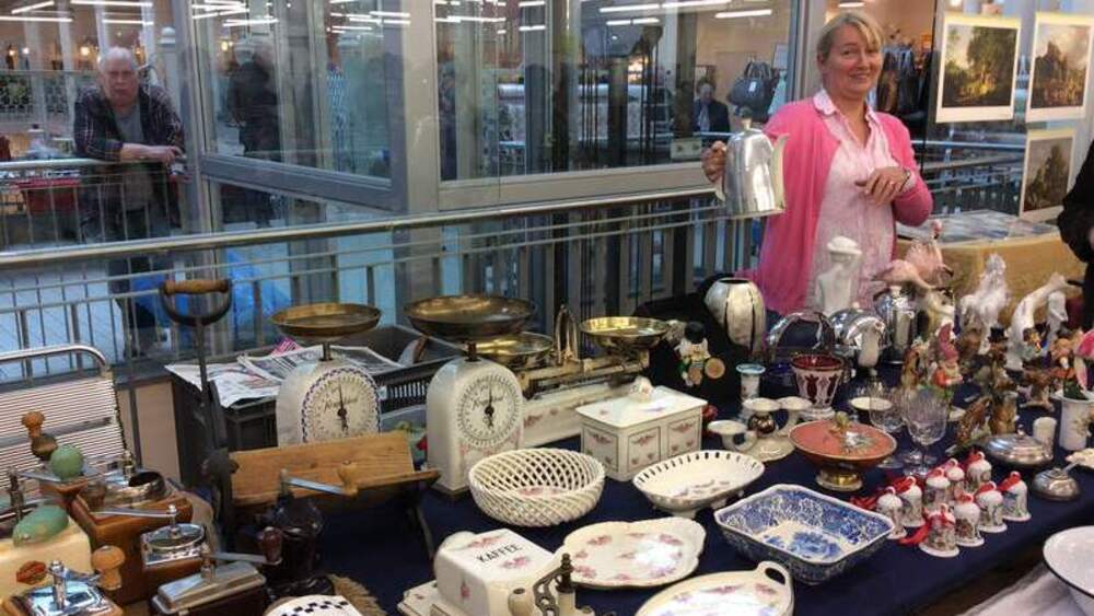 Kunst-, Antik- und Trödelmarkt in der Neustädter Markthalle . Foto: PR