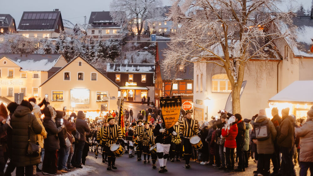 Seiffen Bergparade Weihnachten 2024. Foto©Tourismusverband Erzgebirge e.V. Anna Schalling