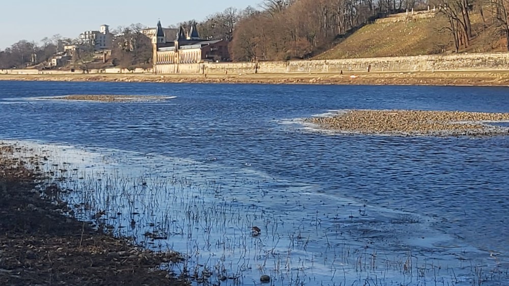 elbe-leidet-unter-chronischem-wassermangel-niedrigwasser-h-lt-immer