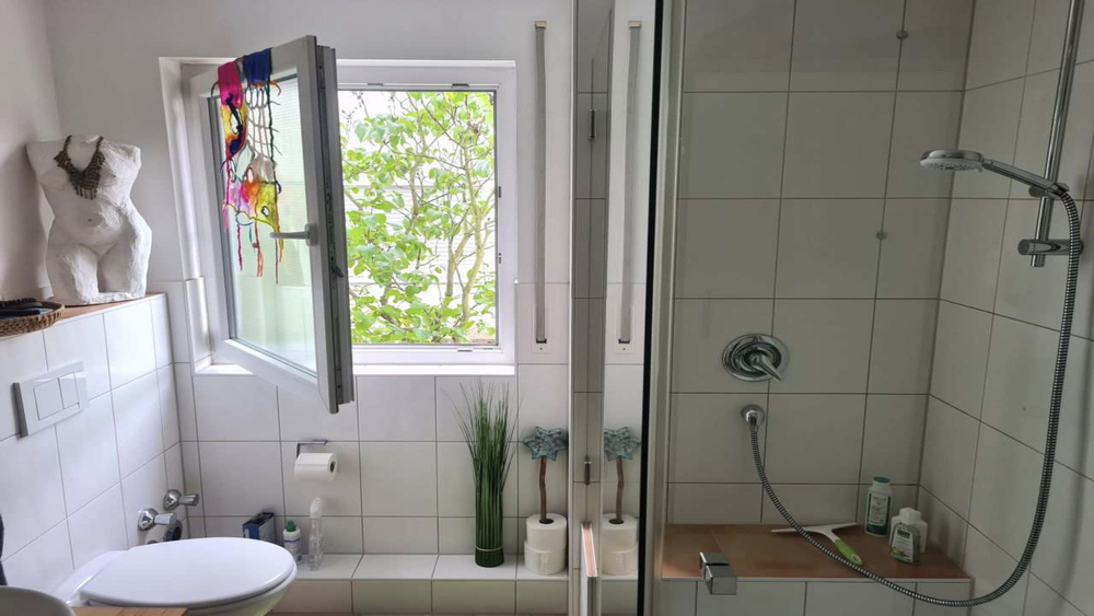 Bad regemässig lüften. Foto: DEKRA