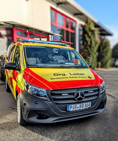 DRK Fahrzeugübergabe  Foto: DRK Kreisverband Pirna e. V.