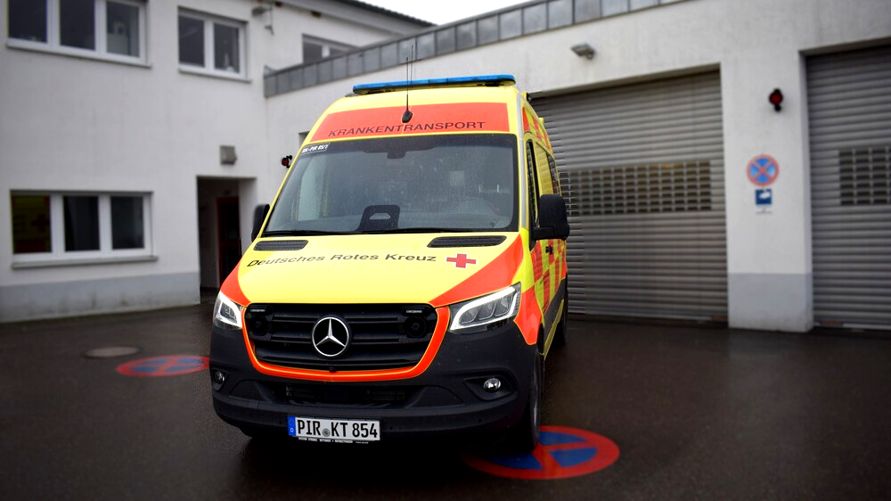 DRK Fahrzeugübergabe  Foto: DRK Kreisverband Pirna e. V.