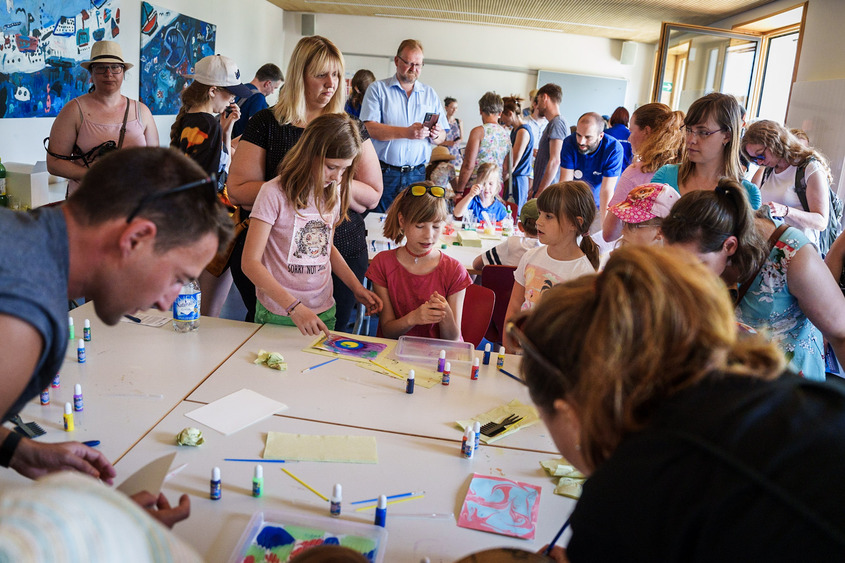 Experimente im Schülerlabor. Foto: Andre Wirsig