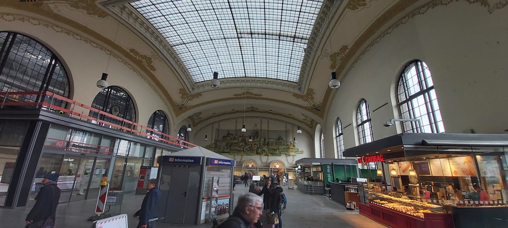 Stuckdecke im Bahnhof Dresden-Neustadt wird saniert . Foto: MeiDresden.de