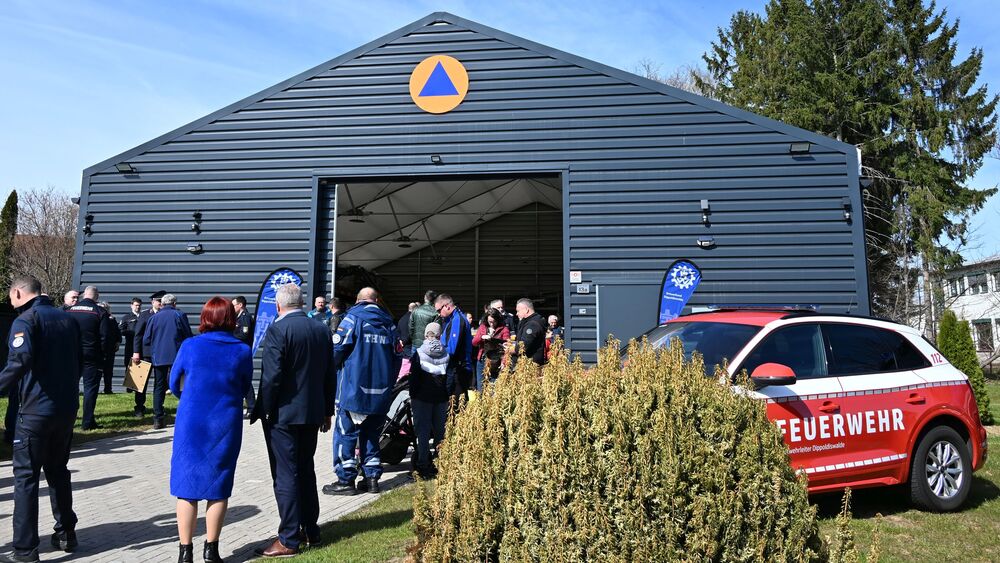 Eröffnung des Bevölkerungsschutzdepots in Dippoldiswalde. Foto:  Landkreis Sächsische Schweiz-Osterzgebirge