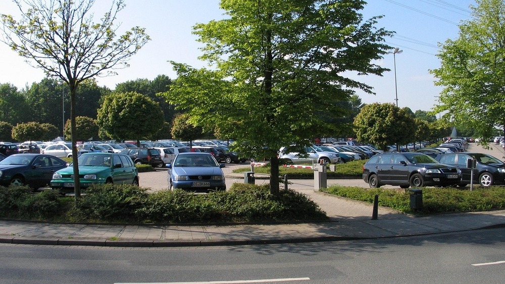 Parkplatz-Mythen zum Mai-Ausflug: TÜV NORD räumt mit Irrtümern auf. Foto: Dorothea Lucia Pietrek auf Pixabay