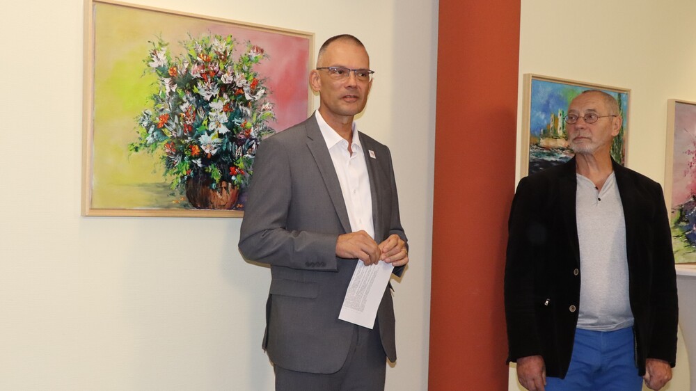 Landrat Ralf Hänsel (l.) und Ferenc Nagy während der Ausstellungseröffnung Foto: Landratsamt Meißen