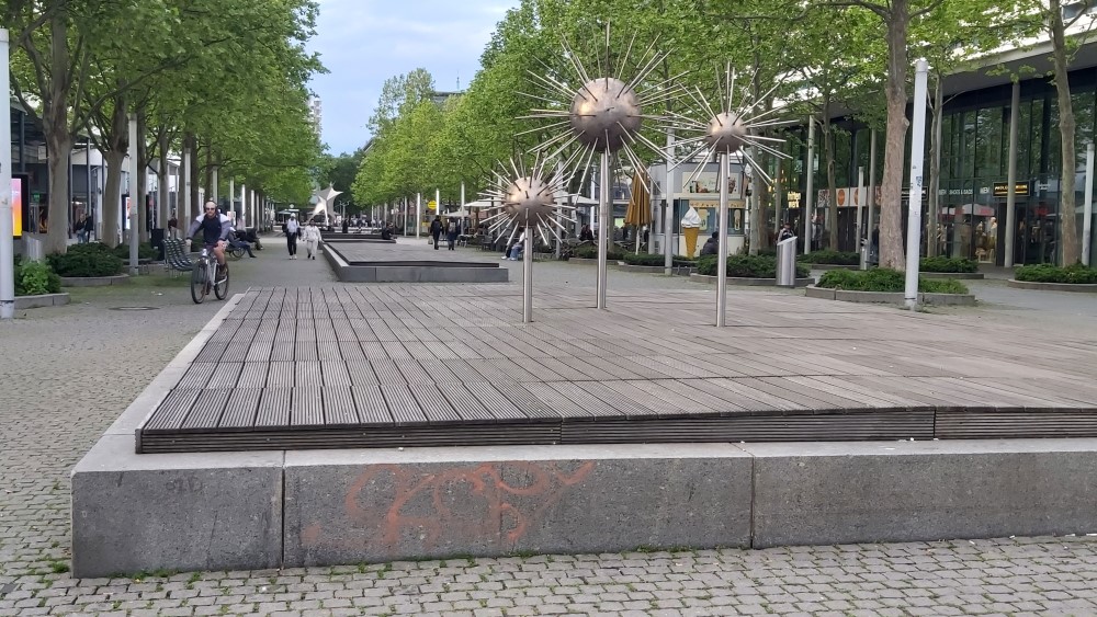 Brunnen Prager Straße - noch immer im Winterschlaf   Foto: © MeiDresden.de