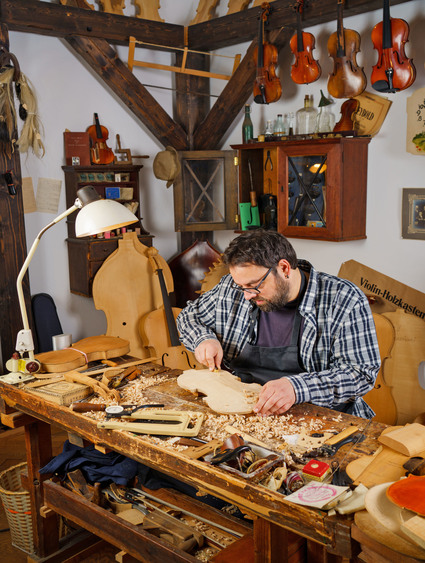 Der traditionsreiche Musikinstrumentenbau im Vogtland zählt zu den immateriellen Weltkulturerben. Foto: DJD/Tourismus Marketing Gesellschaft Sachsen/Danny Otto