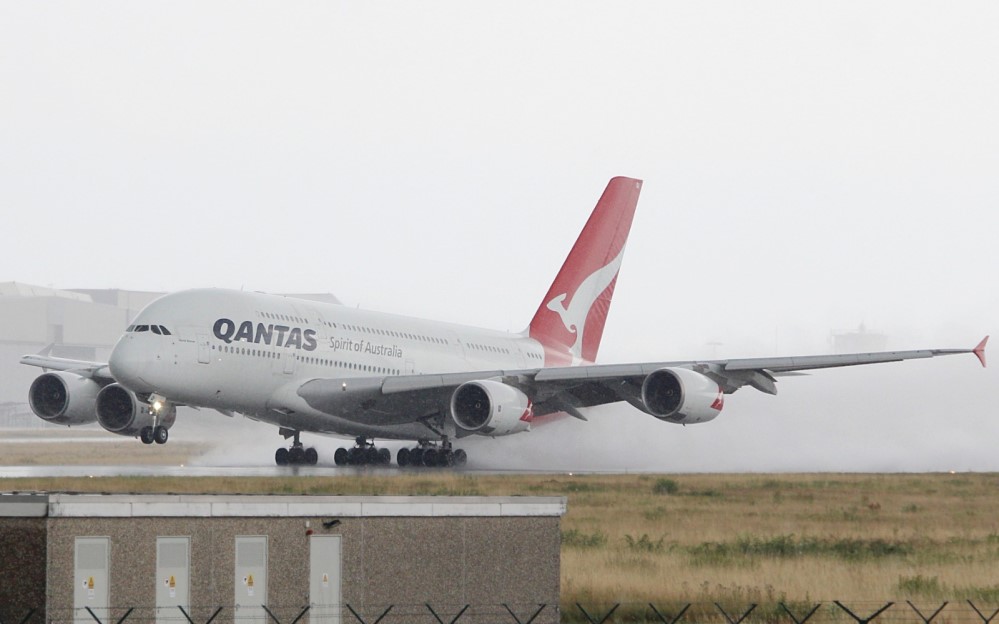 Qantas am Abheben in Dresden Foto: Tim Völkel