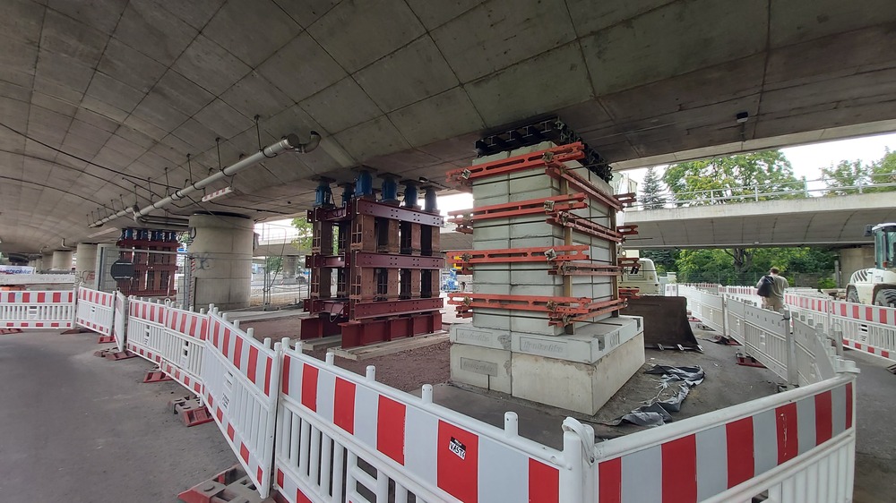 Brücke Budapester Straße hat "Notunterstützung“ erhalten. Foto: MeiDresden.de