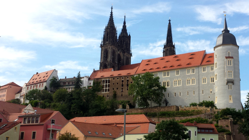 MeiDresden Sommertour- Entlang der Weinberge von Dresden nach Meißen- Blick Richtung Dom und Albrechtsburg ©MeiDresden.de / Frank Loose