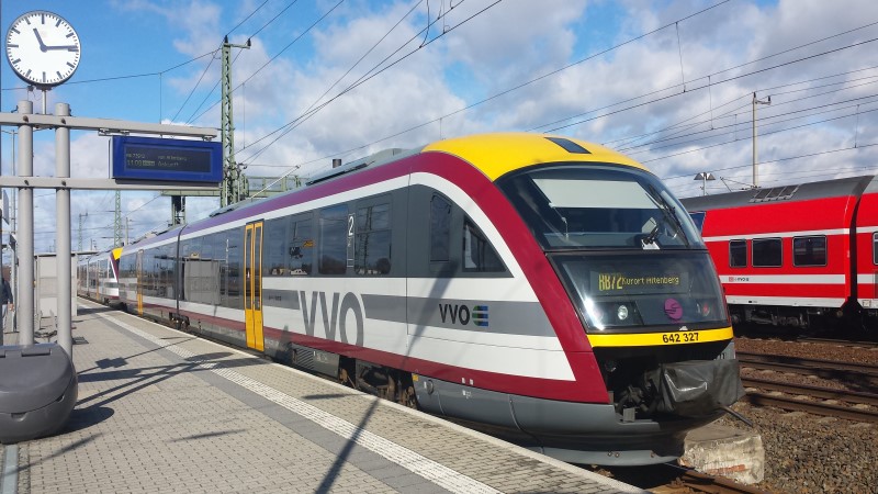 Städtebahn Sachsen stellt kompletten Fahrbetrieb ein. Desiro VT 600 - 642 327 - Siemens 2000   (Foto: MeiDresden.de)