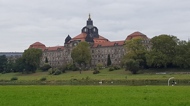 "Offenes Regierungsviertel§ auf Grund von Unwetterwarnung verschoben ©MeiDresden.de
