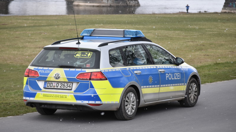 Frau warf Flaschen auf Radfahrer an der Elbe ©MeiDresden.de