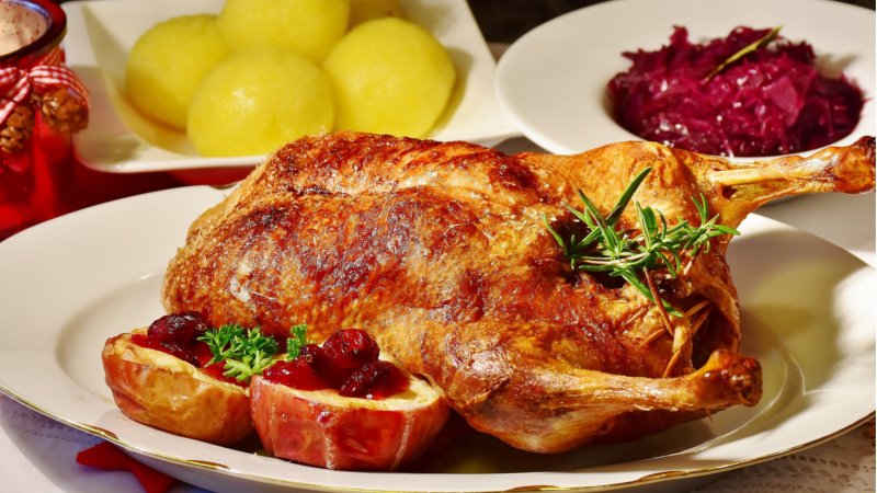 Weihnachtsbraten frisch vom Bauern oder aus dem Supermarkt? Symbolfoto(Pixabay)