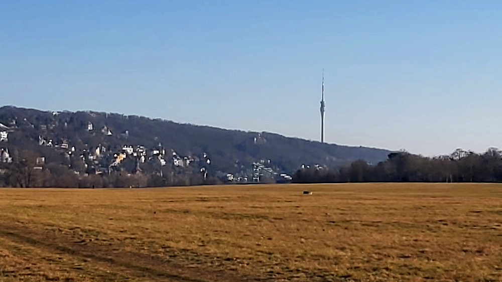 Anfangs noch ein paar Wollken ,nachfolgend Sonnenschein bei Temperaturen zwischen 13 und 18 Grad . Foto: MeiDresden.de